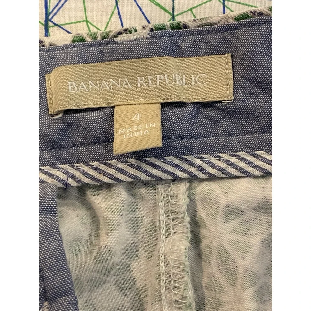 Banana Republic Shorts Women's Size 4 Chino Casual Cotton Cuffed Green Patterned